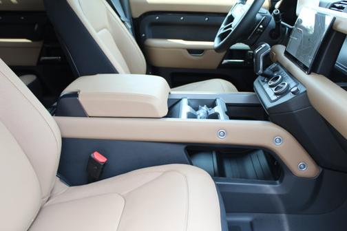 2025 Land Rover Defender V8