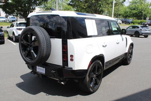 2025 Land Rover Defender X-Dynamic SE