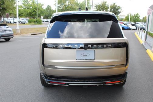2025 Land Rover Range Rover SE