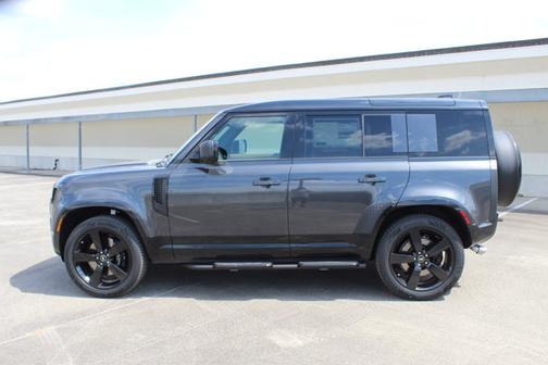 2025 Land Rover Defender V8