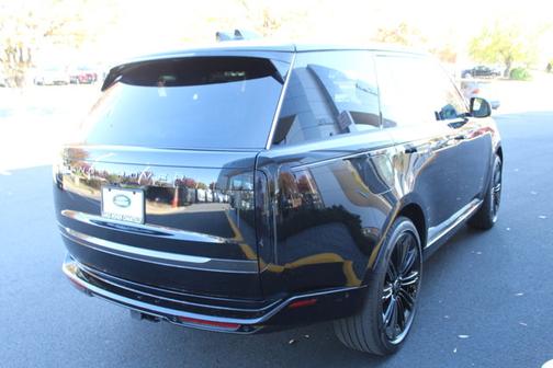 2025 Land Rover Range Rover SE