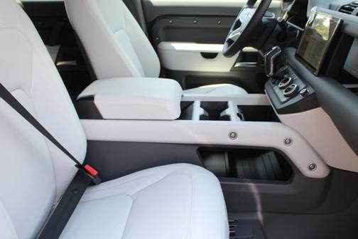 2025 Land Rover Defender X-Dynamic SE