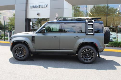 2025 Land Rover Defender OCTA Edition One