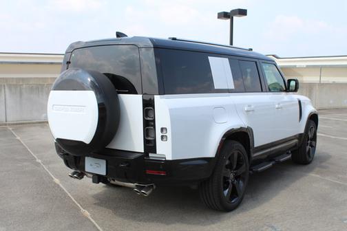 2025 Land Rover Defender V8