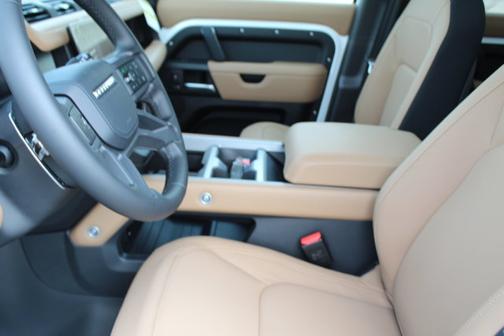 2025 Land Rover Defender V8