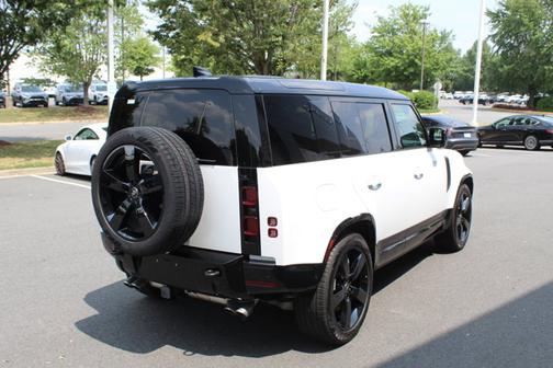 2025 Land Rover Defender X-Dynamic SE