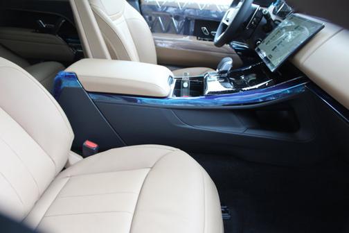 2025 Land Rover Range Rover Sport SE