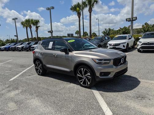 2022 Volvo XC40 T4 R-Design