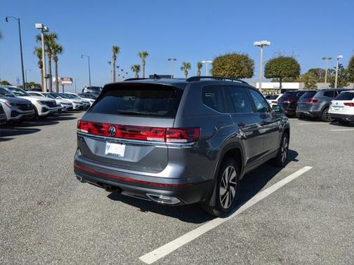 2025 Volkswagen Atlas 2.0T SE w/Technology