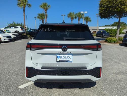 2025 Volkswagen Tiguan 2.0T SE R-Line Black