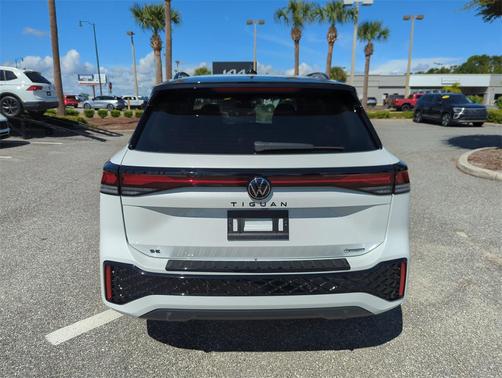 2025 Volkswagen Tiguan 2.0T SE R-Line Black 4MOTION