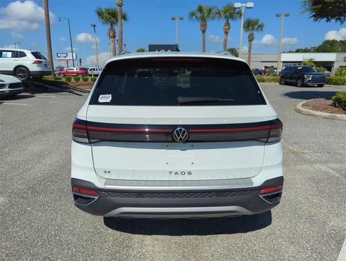 2025 Volkswagen Taos 1.5T SE