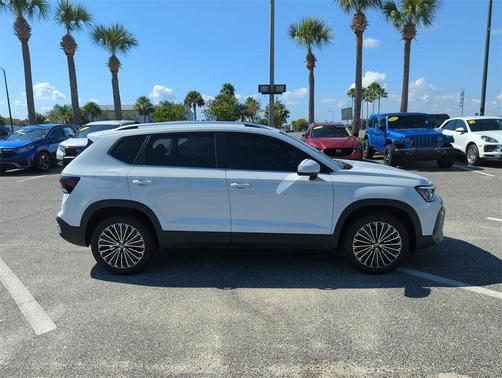 2025 Volkswagen Taos 1.5T SE