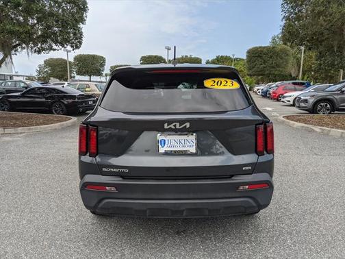 2023 Kia Sorento LX