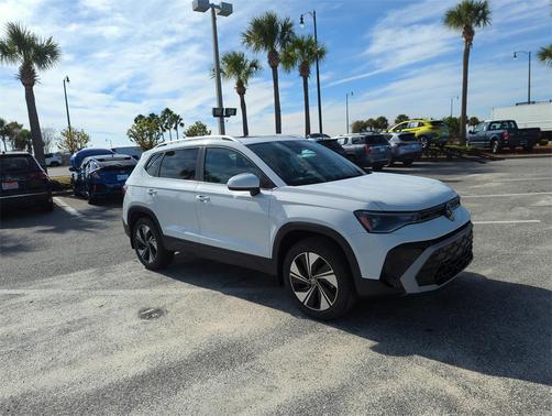 2026 Volkswagen Taos SE