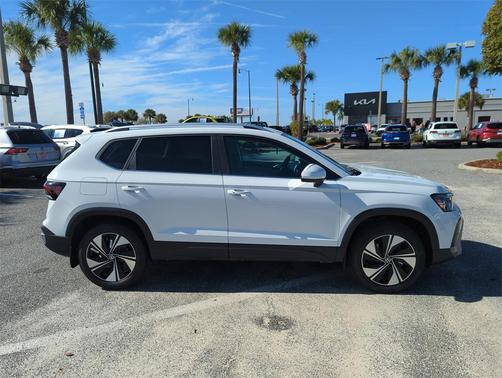 2026 Volkswagen Taos SE