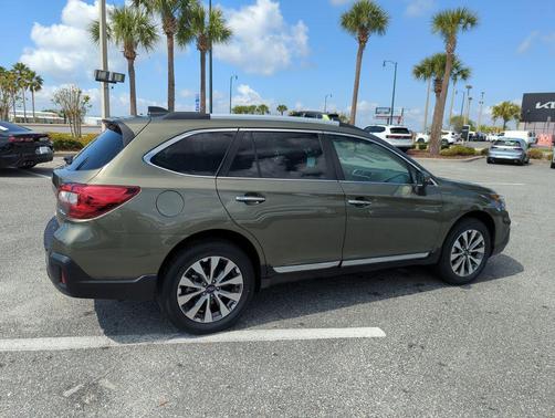 Wilderness Green Metallic 2019 Subaru Outback 2.5i Touring