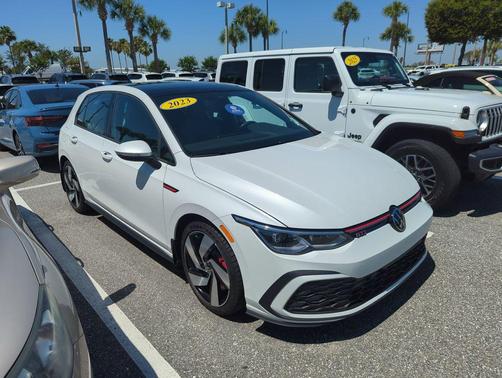 Opal White Pearl 2023 Volkswagen Golf GTI 2.0T SE DSG