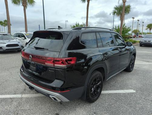 2024 Volkswagen Atlas 2.0T SE w/Technology 4MOTION