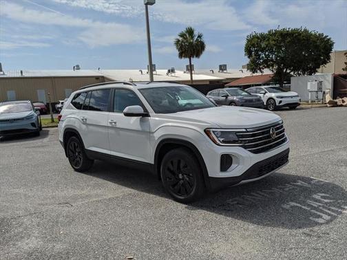 2025 Volkswagen Atlas 2.0T SE w/Technology