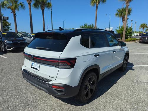 2025 Volkswagen Taos 1.5T SE Black