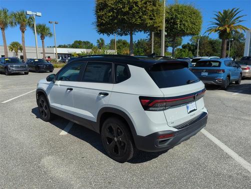 2025 Volkswagen Taos 1.5T SE Black