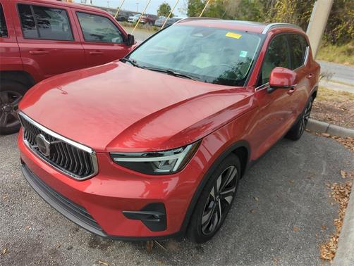 2023 Volvo XC40 B4 Plus Bright Theme