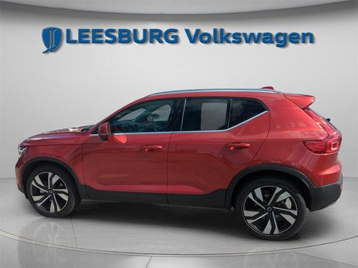 2023 Volvo XC40 B4 Plus Bright Theme