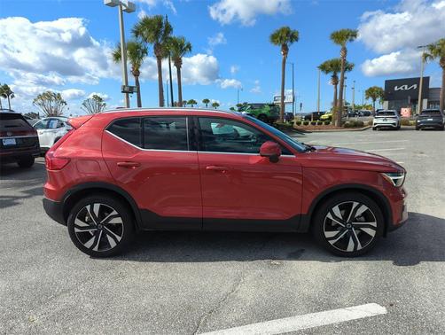 2023 Volvo XC40 B4 Plus Bright Theme