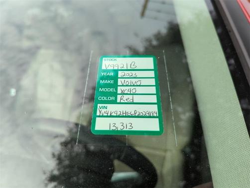 2023 Volvo XC40 B4 Plus Bright Theme