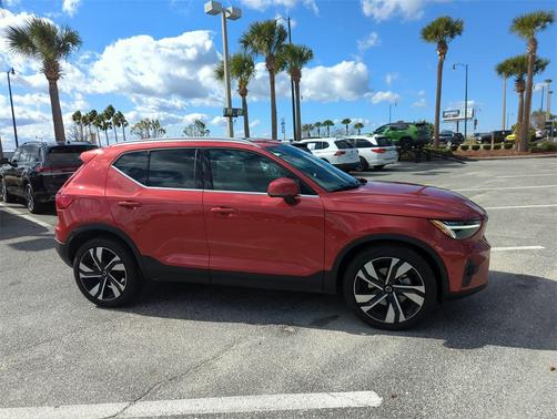 2023 Volvo XC40 B4 Plus Bright Theme