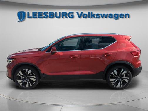 2023 Volvo XC40 B4 Plus Bright Theme