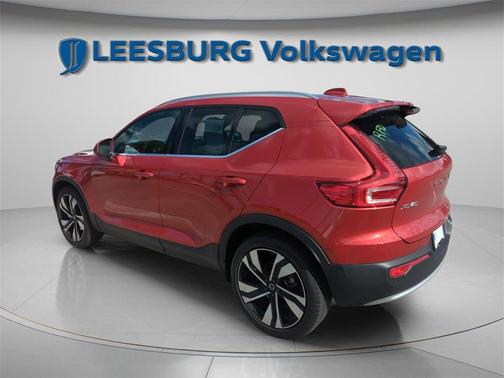 2023 Volvo XC40 B4 Plus Bright Theme