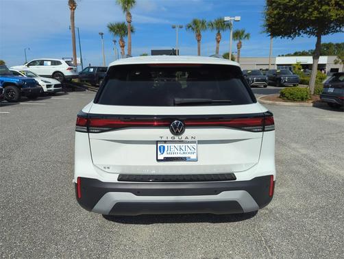2025 Volkswagen Tiguan 2.0T SE