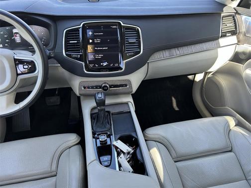 2022 Volvo XC90 T6 Inscription