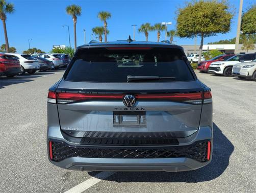 2025 Volkswagen Tiguan 2.0T SE R-Line Black