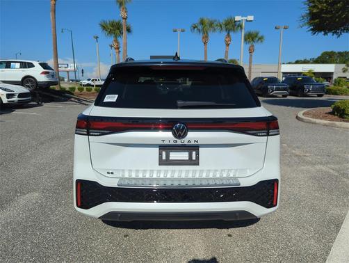 2025 Volkswagen Tiguan 2.0T SE R-Line Black