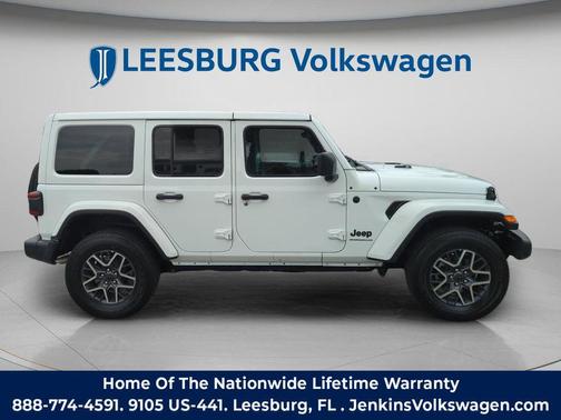Bright White Clearcoat 2025 Jeep Wrangler 4-Door Sahara 4x4