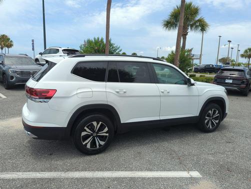 Pure White 2024 Volkswagen Atlas 2.0T SE