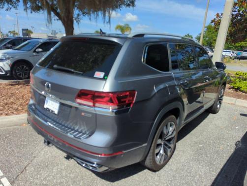 Platinum Gray Metallic 2022 Volkswagen Atlas 3.6L SEL Premium
