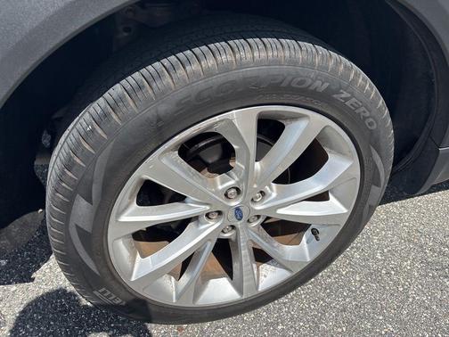 Iconic Silver Metallic 2022 Ford Explorer Platinum