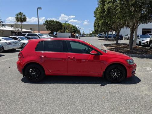 2018 Volkswagen Golf TSI S