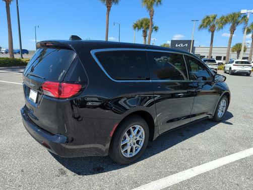 2024 Chrysler Voyager LX