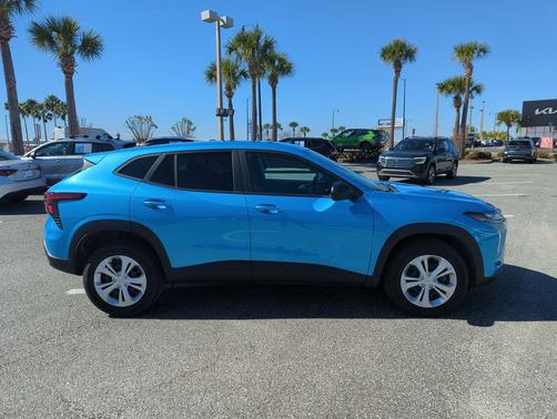 Marina Blue Metallic 2025 Chevrolet Trax LS