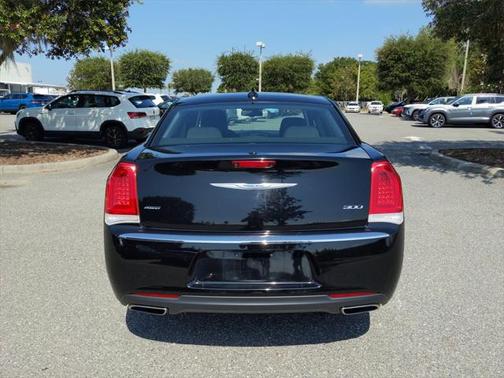 2022 Chrysler 300 Touring