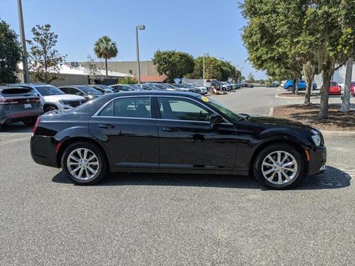 2022 Chrysler 300 Touring