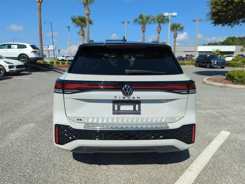 2025 Volkswagen Tiguan 2.0T SE R-Line Black