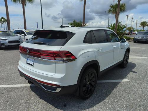 2026 Volkswagen Atlas Cross Sport 2.0T SE w/Technology