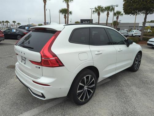 2025 Volvo XC60 B5 Plus