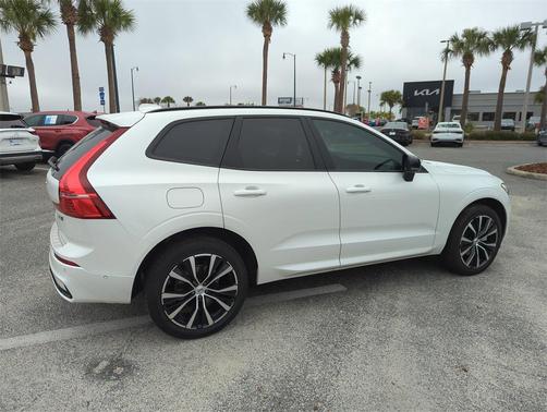 2025 Volvo XC60 B5 Plus